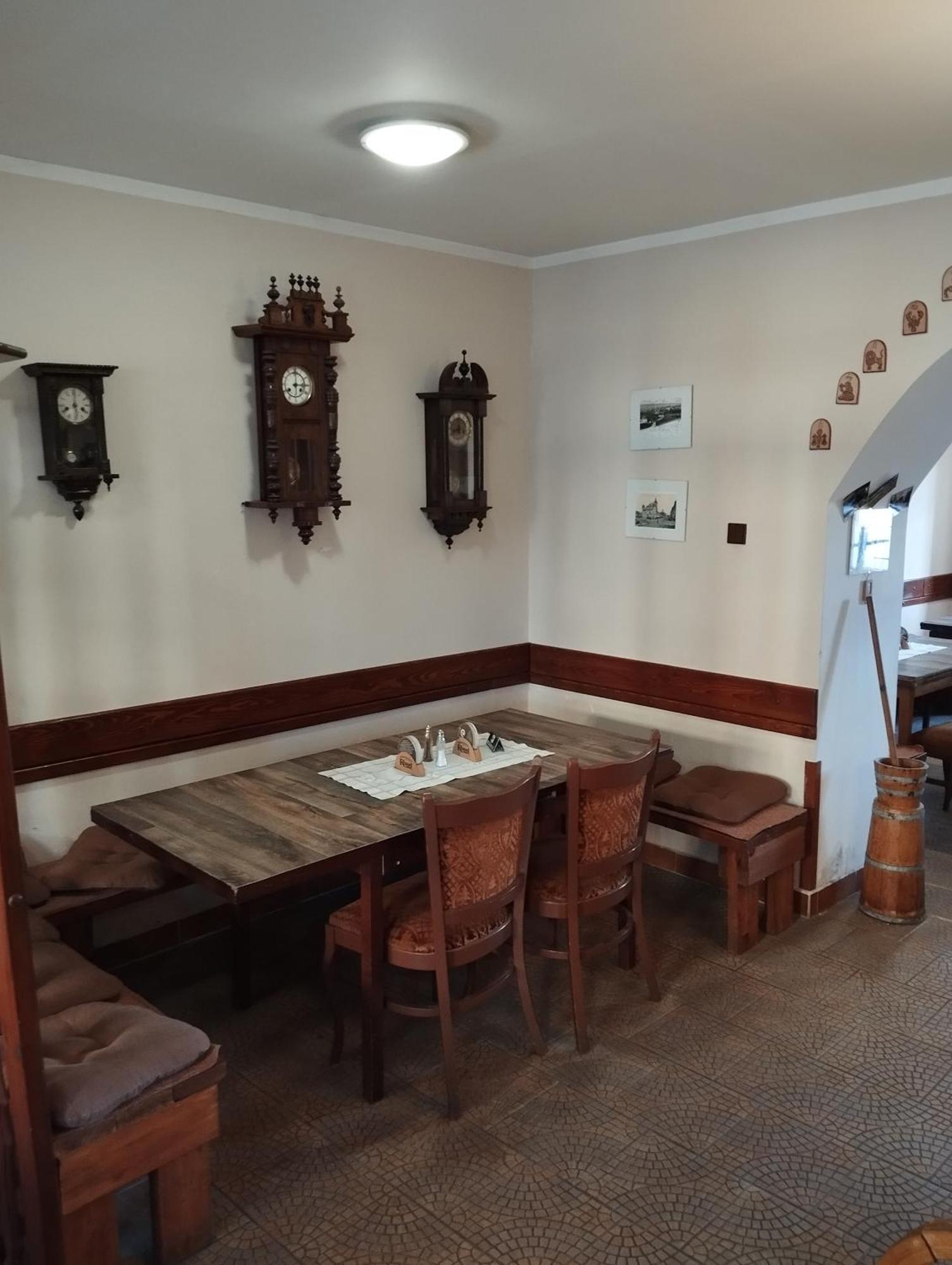 Restaurace A Penzion Vlci Jama Horni Blatna Exterior photo